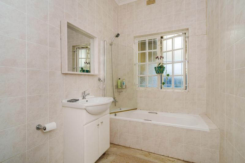 2 Bedroom Property for Sale in Harfield Village Western Cape